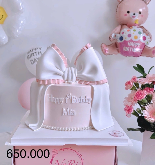 Bánh Kem Tạo Hình Bé Gái