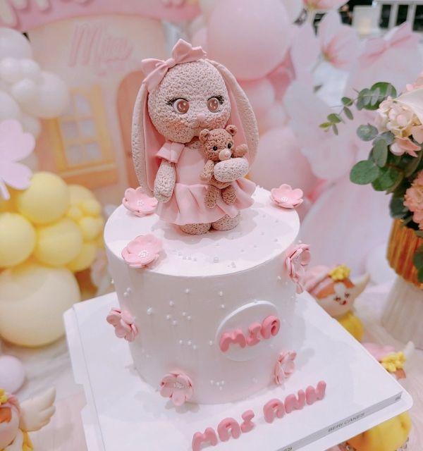 Bánh Kem Tạo Hình Bé Gái