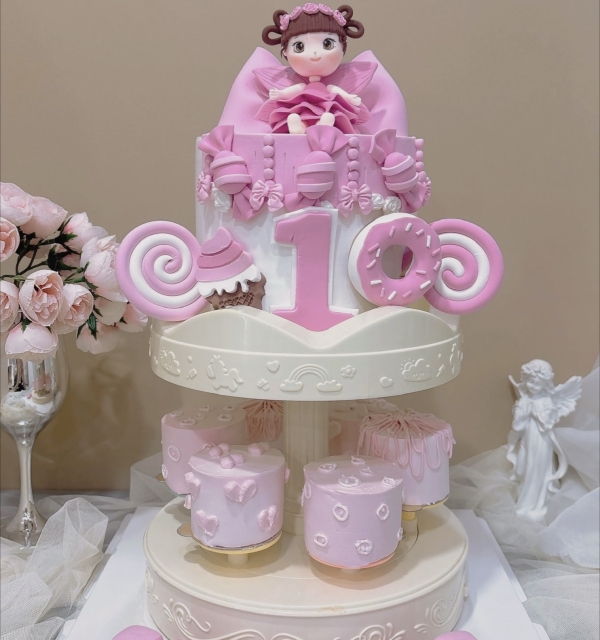 Bánh Kem Tạo Hình Bé Gái